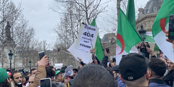 Manifestation contre un cinquième mandat du président algérien, à Paris, le 3 mars 2019.