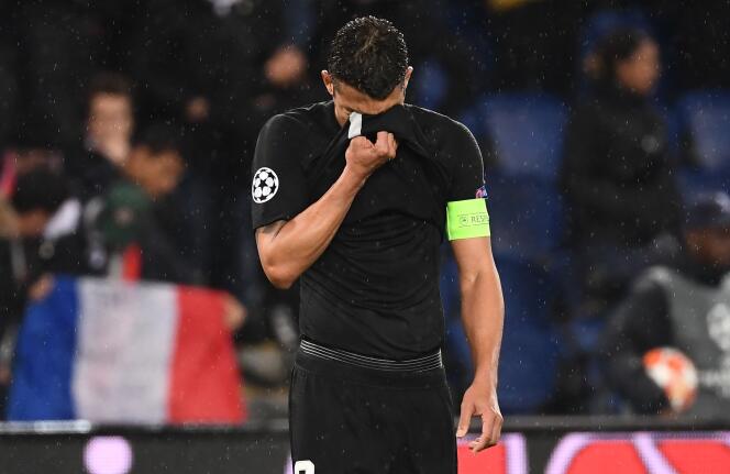 Le défenseur du PSG, Thiago Silva, après la défaite de son équipe (1-3), face à Manchester United, à Paris, le 6 mars.