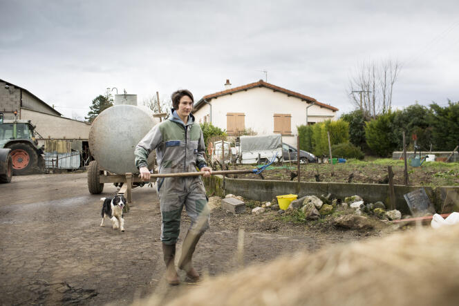 Jessy Trémoulière, dans la ferme familiale de Bournoncle-Saint-Pierre (Haute-Loire), le 7 février.