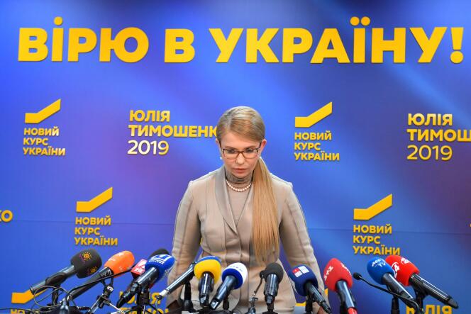 L’ex-première ministre ukrainienne et nouvelle candidate à la présidentielle, Ioulia Timochenko, lors d’une conférence de presse, à Kiev, le 22 février.