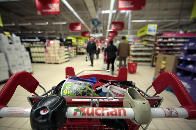 « Carrefour a intégré près de 90 réfugiés en contrat de professionnalisation sur un poste d’employé de commerce en magasin. Auchan a accueilli une vingtaine de réfugiés sur le même type de poste. »