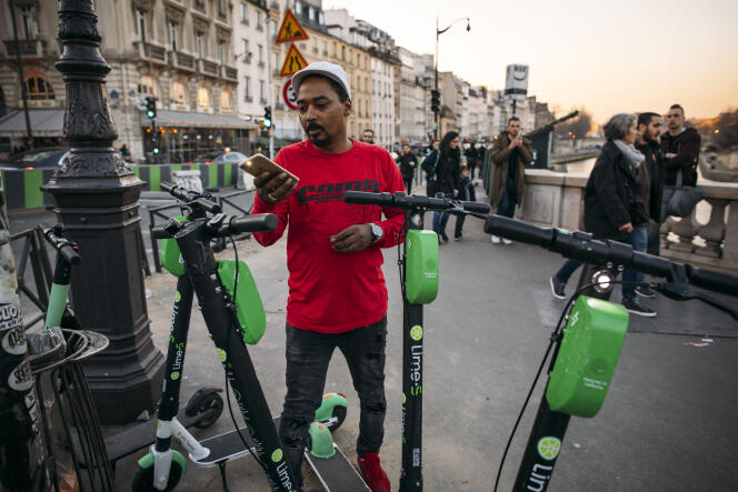 La Mairie de Paris veut taxer vélos et trottinettes à la demande.