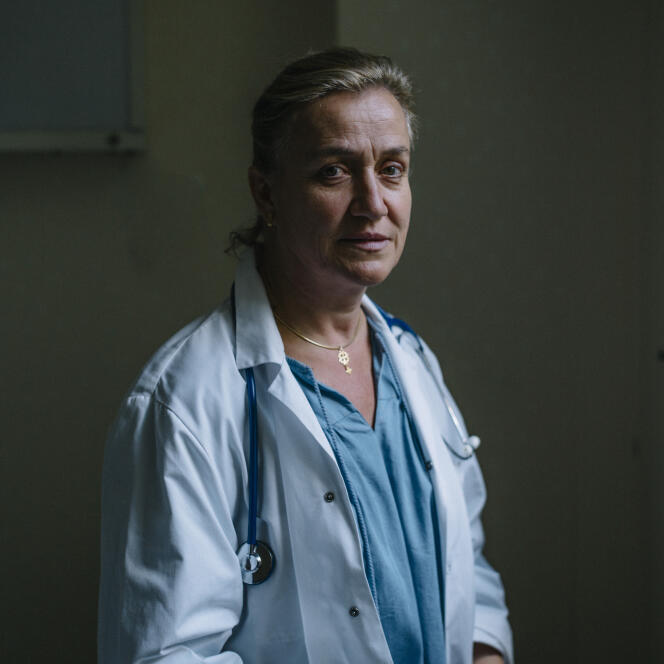 Irène Frachon est une pneumologue française. Elle a notamment joué un rôle décisif dans l'affaire du Mediator.