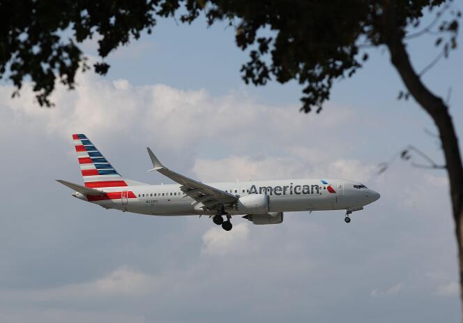 Un Boeing 737 Max 8 s’apprête à atterrir à l’aéroport de Miami (Floride), le 12 mars.
