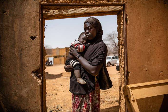Une femme déplacée à Gorgadji avec son enfant, le 3 mars 2019.