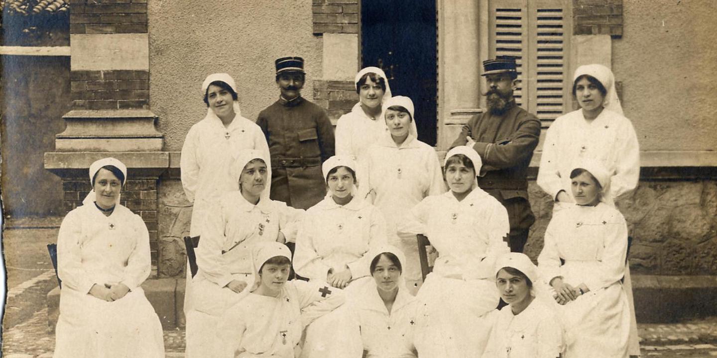 « CroixRouge, des femmes dans la guerre » des infirmières au milieu du chaos « CroixRouge, des femmes dans la guerre » des infirmières au milieu du chaos