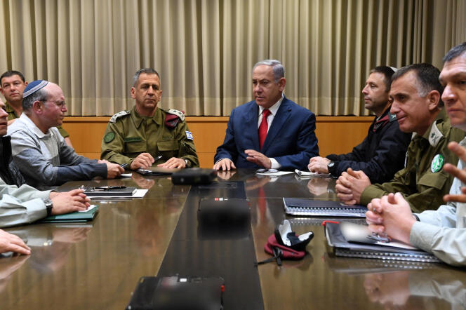 Le premier ministre israélien, Benyamin Nétanyahou, lors d’une réunion d’urgence au ministère de la défense, à Tel-Aviv, le 14 mars.