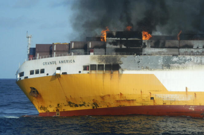 Un incendie s’est déclaré à bord du « Grande America », qui a sombré le 12 mars.