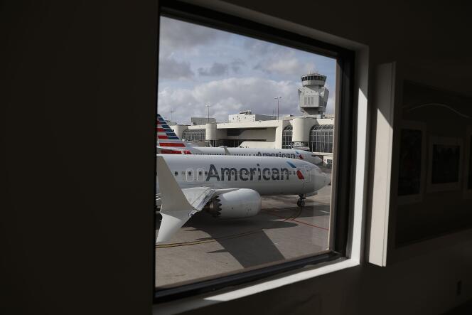 Des Boeing 737 MAX cloués au sol sur l’aéroport de Miami (Floride), le 13 mars.