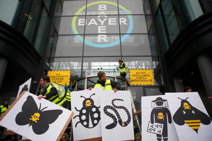 Manifestation en mars devant le siège français de la firme Bayer.