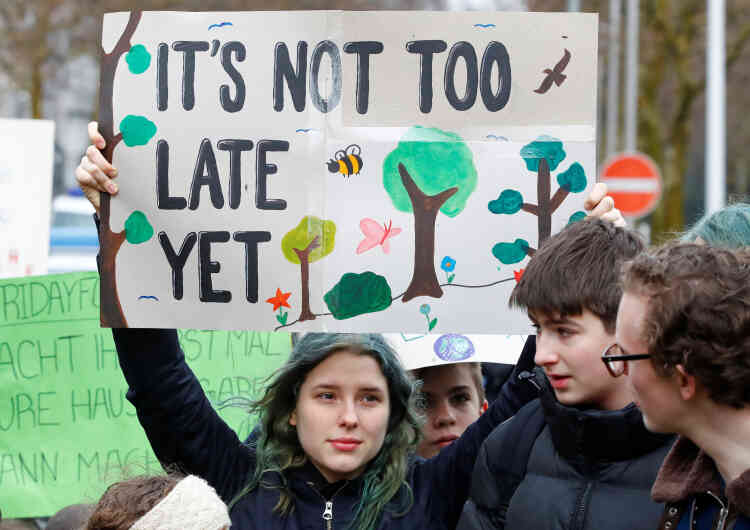 « Il n’est pas trop tard », selon les pancartes des étudiants de Düsseldorf, en Allemagne.