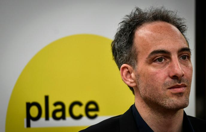 Raphaël Glucksmann annonce sa candidature pour les élections européennes, vendredi 15 mars.