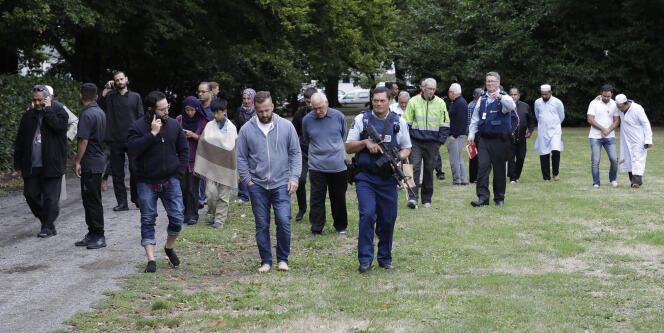 La police procède à une évacuation dans le centre de Christchurch, en Nouvelle-Zélande, le 15 mars.