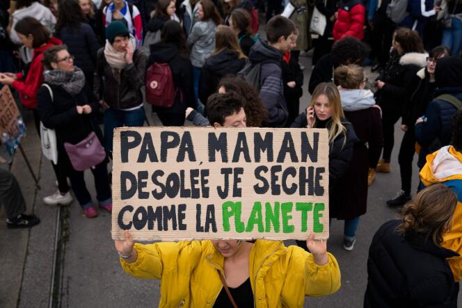 Manifestation d’étudiants pour le climat, à Paris le 15 mars.