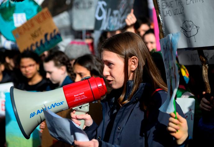 Alexandria Villasenor pendant la grève étudiante le 15 mars devant les Nations Unies à New York.
