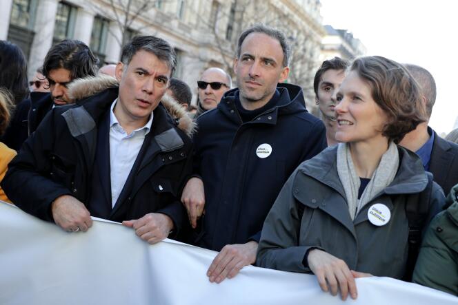 Olivier Faure (PS), Raphael Glucksmann et Claire Nouvian (Place publique) le 16 mars à Paris.