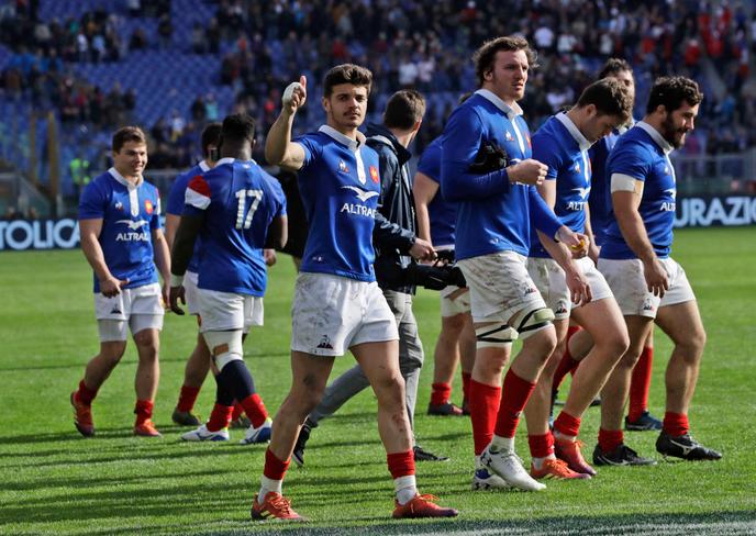 Les Français après leur victoire en Italie, à Rome, samedi 16 mars.