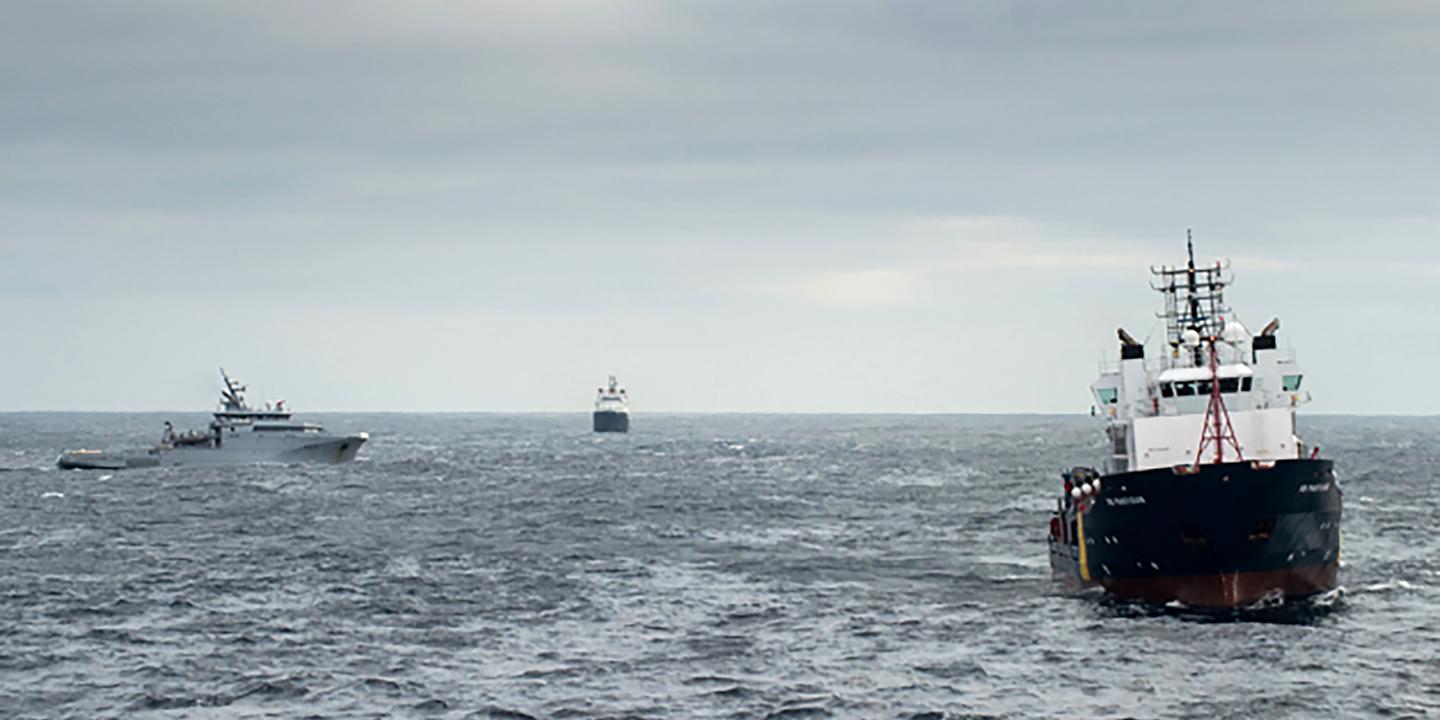 floating booms set up