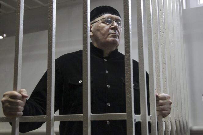 Oïoub Titiev, le responsable de l’ONG Mémorial, le 18 mars, au tribunal de Chali, près de la capitale tchétchène, Grozny.