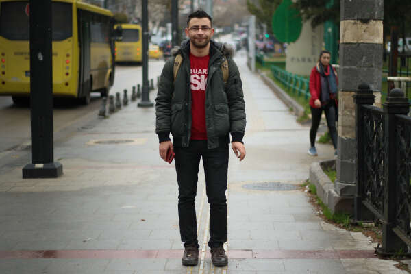 Ahmed Mohamed,  26 ans, cheville ouvrière de l’ONG Syrian Institute for Justice s’est décidé à prendre des cours de turc dans l’espoir de dénicher un autre emploi.