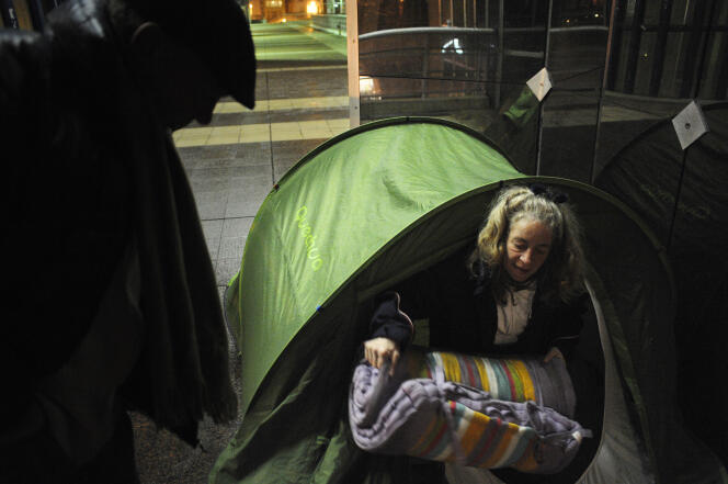Chantal et François, deux personnes sans-abri, dans les rues de la capitale, en 2009.