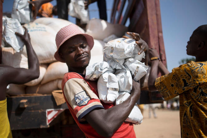 En Centrafrique, distribution d’aide humanitaire par le Programme alimentaire mondiale des Nations unies en 2017.