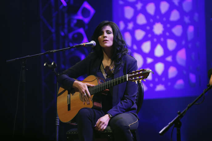 La chanteuse et guitariste algérienne Souad Massi à Rabat, en juin 2014.