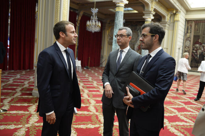 Emmanuel Macron, le secrétaire général Alexis Kohler, et Ismaël Emelien, alors conseiller spécial du président, à l’Elysée, le 28 juillet 2017.