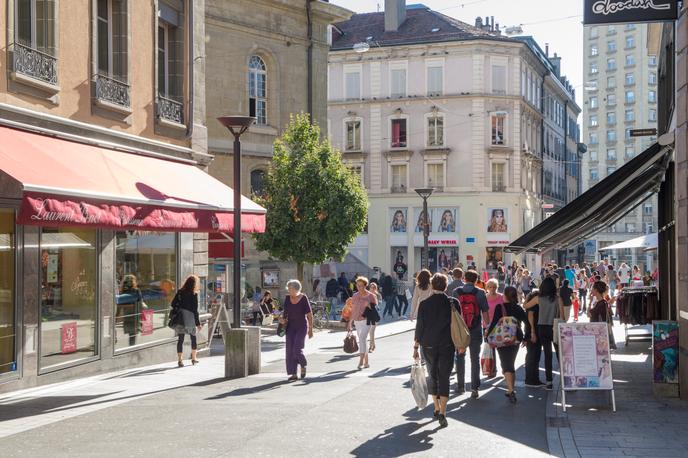 A Lausanne, en Suisse, dans la rue piétonne Haldimand.