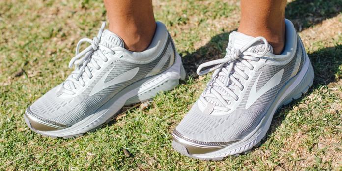 Chaussure running pour pied large