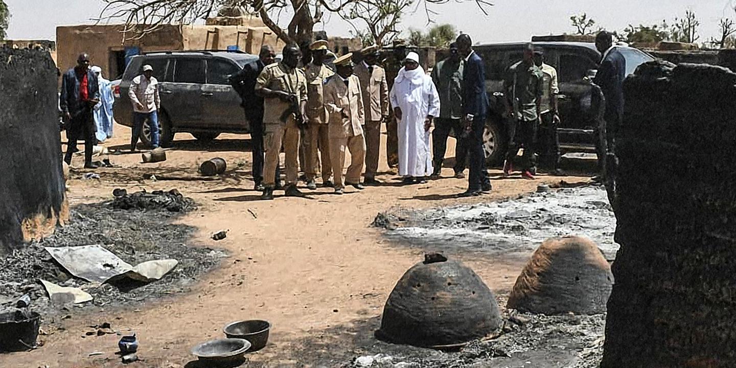 Mali à Ogossagou, où 160 Peuls ont été massacrés, le président promet