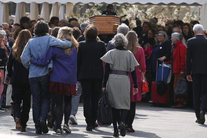 Les obsèques de la réalisatrice Agnès Varda, mardi 2 avril au cimetière du Montparnasse, à Paris.