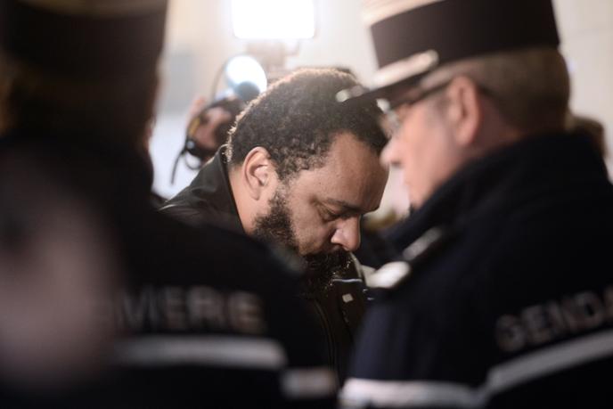 Dieudonné le 28 janvier 2015 au tribunal de Paris.