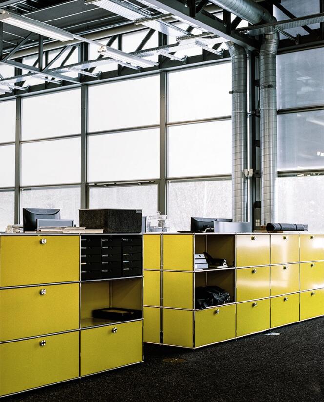Ergonomiques et solides, les espaces de rangement conçus par USM équipentmaisons, bureaux et bibliothèques.