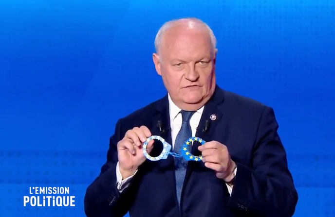 François Asselineau lors du débat sur France 2, jeudi 4 avril.