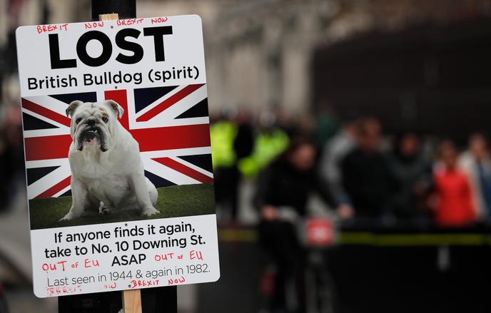 Une affiche pro-Brexit, lors d’une manifestation face à la Chambre des communes à Londres, le jeudi 4 avril 2019.