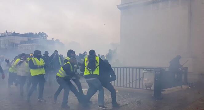 Capture d'écran de « Police, au cœur du chaos », de Natacha Rios et Benoît Serrand (Fr., 2019, 65 min), diffusé sur BFMTV le 7 avril 2019.