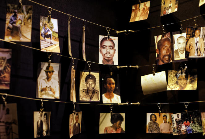 Des photographies de famille de personnes décédées exposées au Centre du mémorial du génocide de Kigali, au Rwanda, vendredi 5 avril 2019.