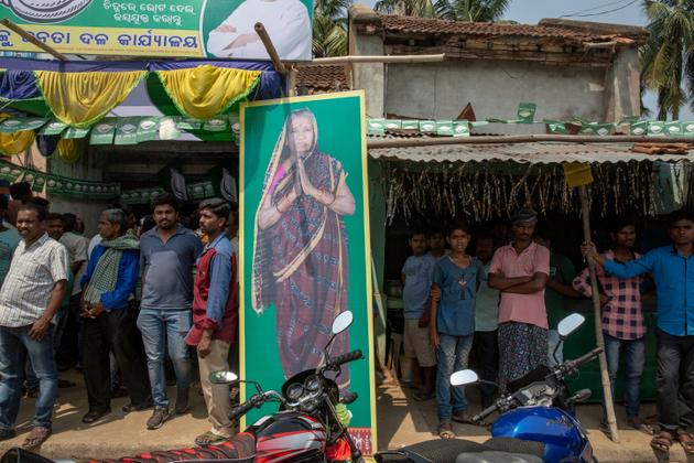 Une affiche de Pramila Bisoi, candidate du parti BJD aux législatives dans l’Etat d’Odisha.