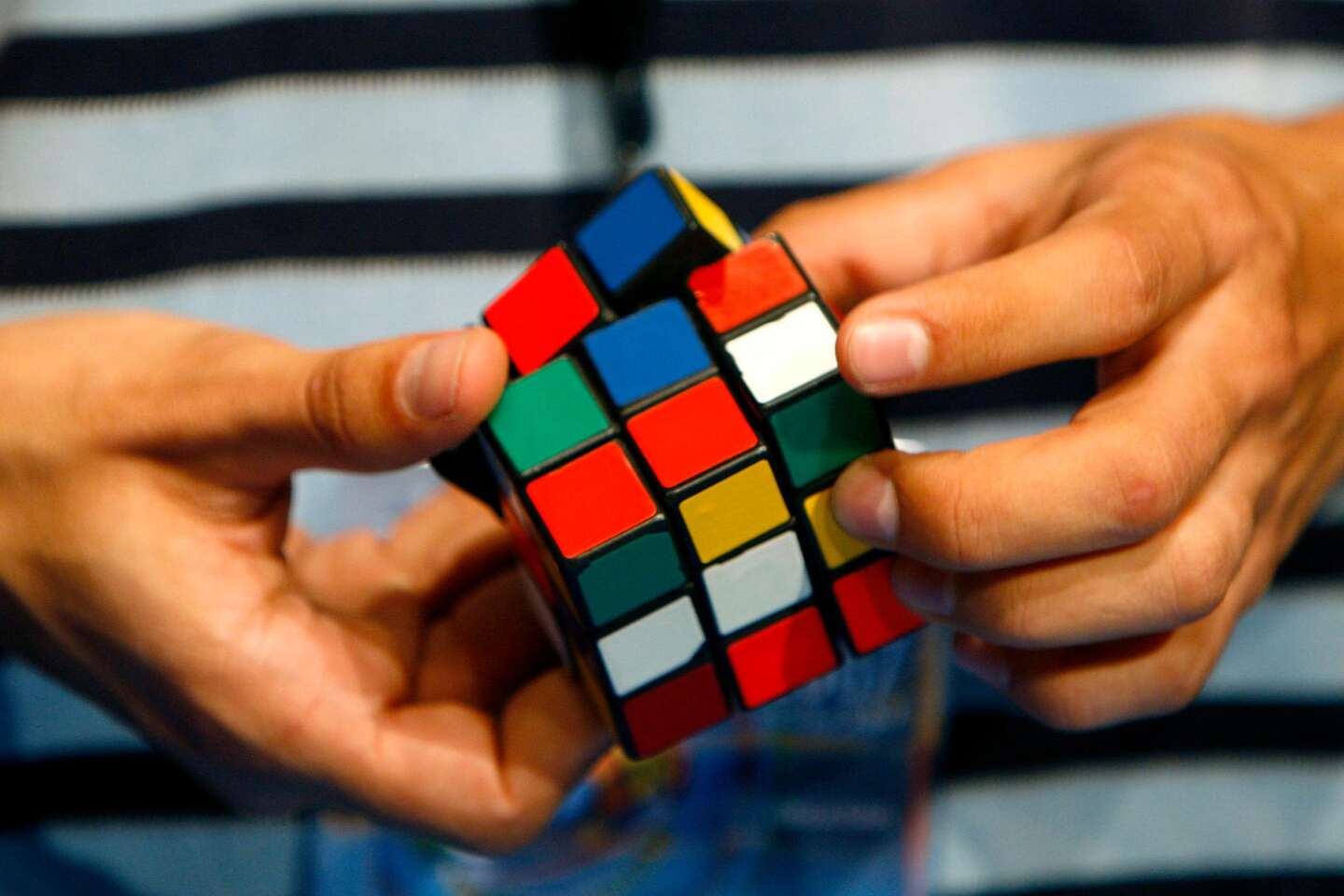 Comment résoudre le rubik's cube 3x3 ?
