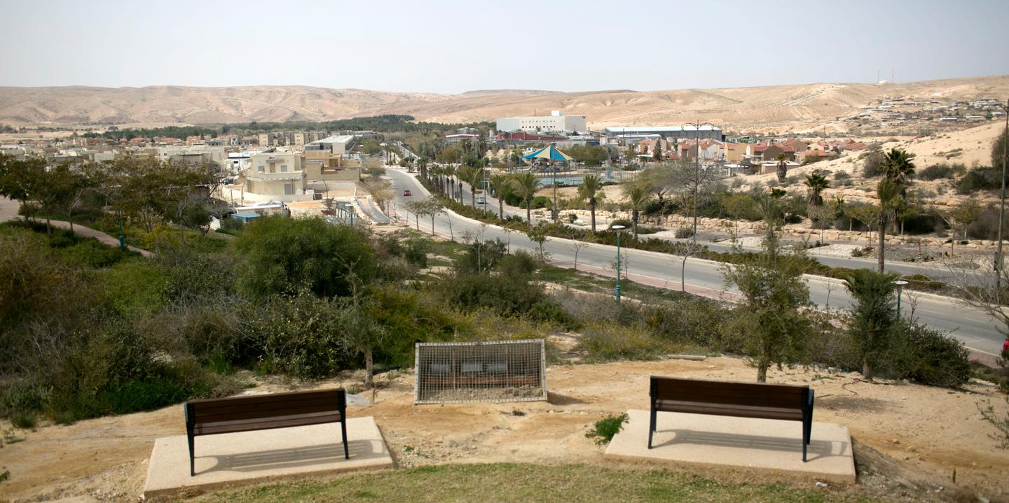 AMNON GUTMAN POUR Yeruham, a city in the southren negev district of Israel- around 150km from Tel-Aviv.
most residents of the city vote for the Likud party every elections.