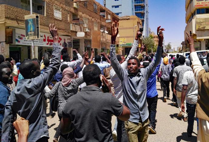 Manifestation antigouvernementale, à Khartoum, le 6 avril.