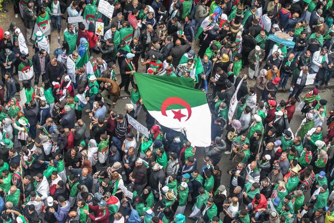 Manifestation contre le gouvernement, à Alger, le 5 avril.