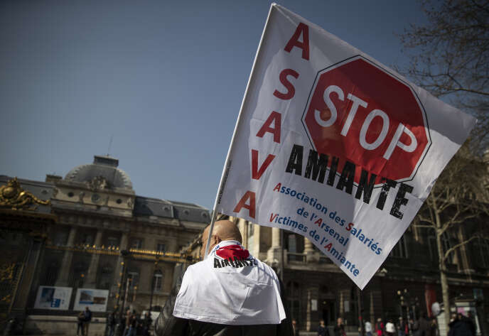 Rassemblement devant le Palais de justice de Paris, le 22 mars.