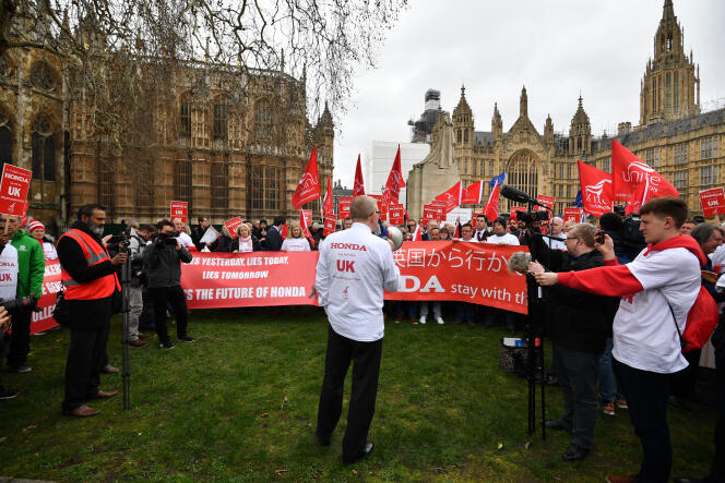 Manifestation contre la fermeture de l’usine Honda de Swindon (ouest de l’Angleterre), le 6 mars, à Londres.