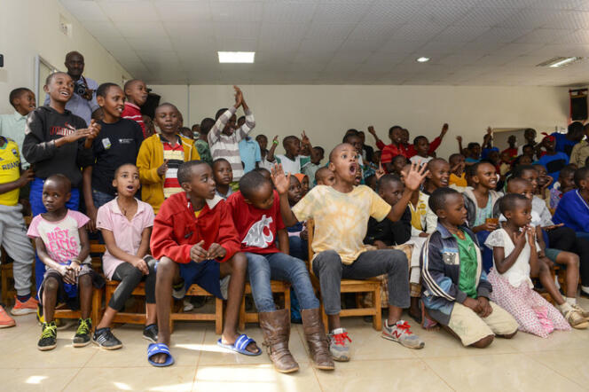 Aujourd’hui, le Gisimba Memorial Center propose à près de 200 enfants défavorisés du soutien scolaire, des jeux, des activités sportives...