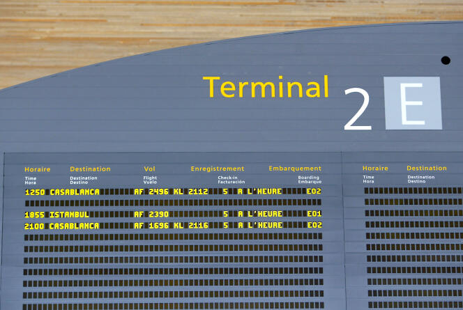 Tableau des départs au terminal 2 de Roissy-Charles-de-Gaulle.