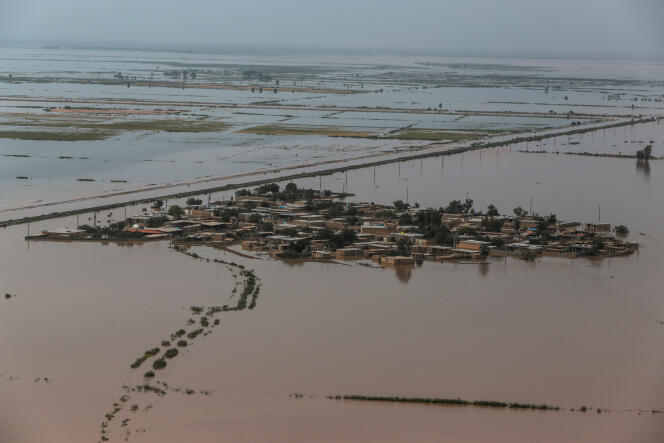 Vue aérienne des inondations dans la province iranienne du Khouzestan, le 5 avril.
