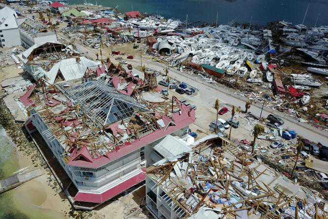 Vue aérienne montrant d’importants dommages sur des maisons et des entreprises à Saint-Martin, le 15 septembre 2017, après le passage de l’ouragan Irma sur cette île des Caraïbes.