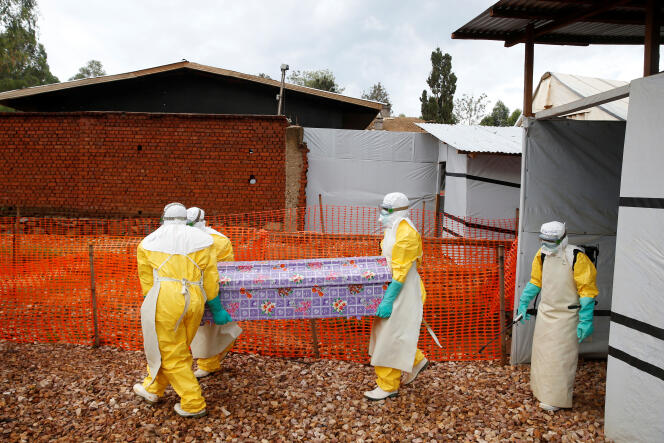 Plus de 1 100 personnes sont mortes du virus Ebola.